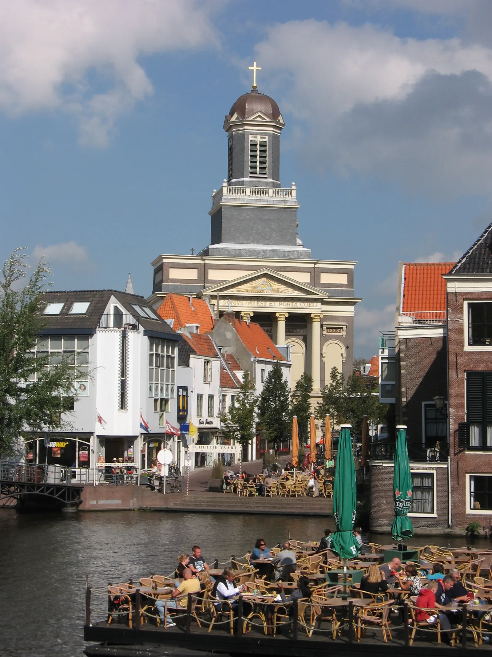 Hartebrug Church in Leiden — historic church: Hartebrug Church on Haarlemmerstraat is a Neoclassical Roman Catholic church built in