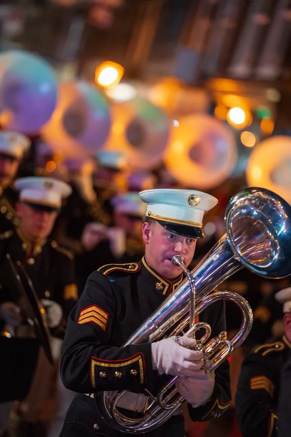 Muzikant in een muziekkorps tijdens Leidens Ontzet in Leiden Muzikant in een muziekkorps tijdens Leidens Ontzet in Leiden
